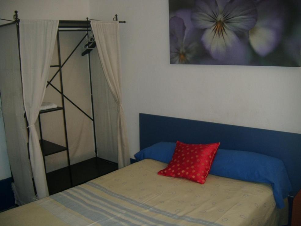 Puerta Del Sol Rooms Мадрид Номер фото