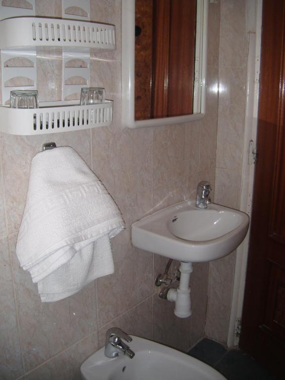 Puerta Del Sol Rooms Мадрид Номер фото