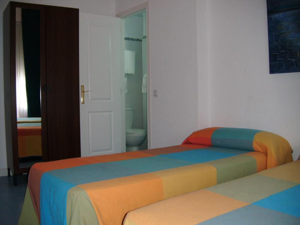 Puerta Del Sol Rooms Мадрид Номер фото